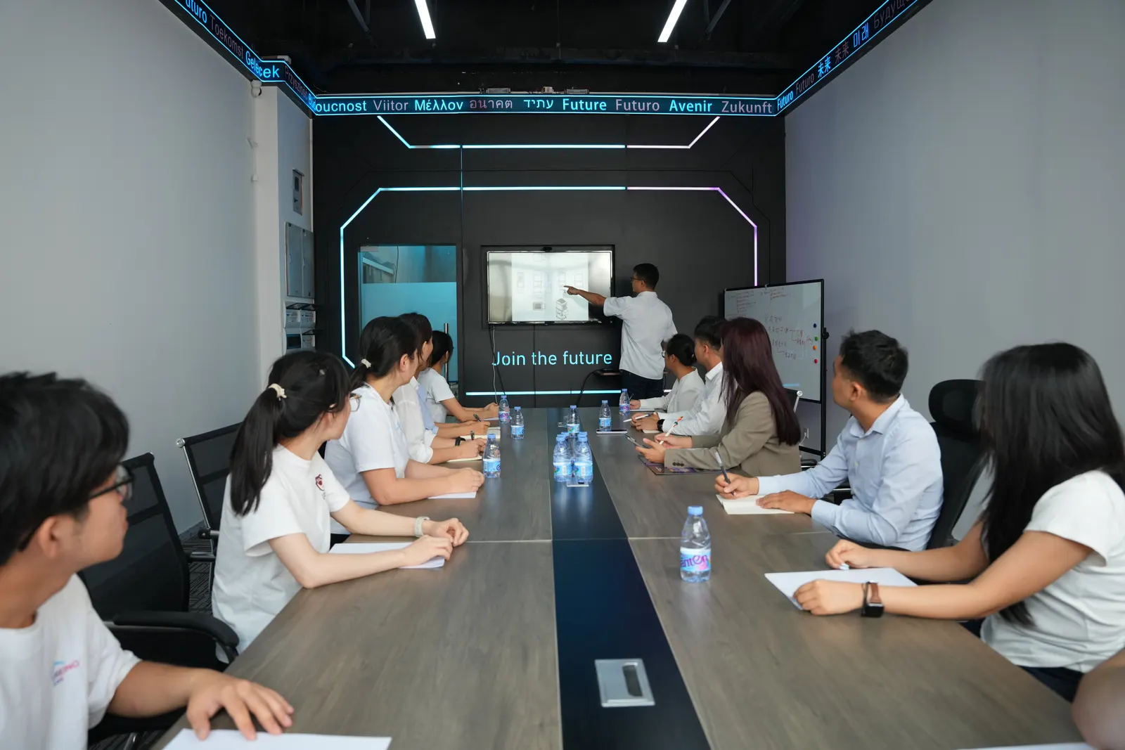 Futureino training room in Guangzhou where operators learn the software, payment setup and remote monitoring behind each vending machine